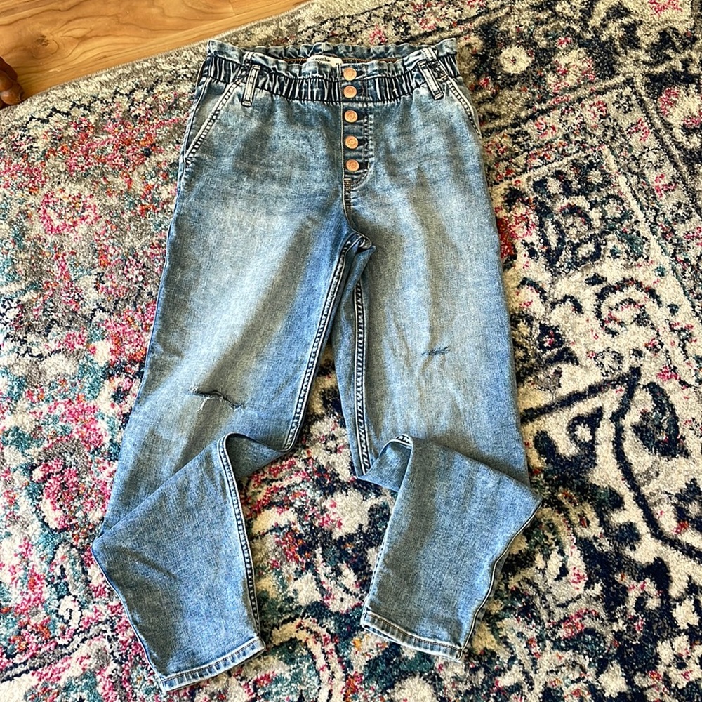 Like NEW! Abercrombie high-rise mini mom jean pull on denim size 11/12